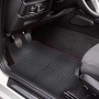 OBI Matten-Set Rot/Schwarz im Auto: Fußmatten schützen den Innenraum vor Schmutz.