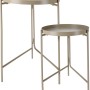 Beistelltisch 2er Set aus Eisen in Sandfarbe mit Dreifuß-Design.