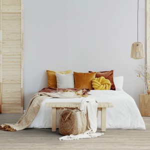 Gerflor Vinylboden Senso Clic Holzoptik Lord Honey im Schlafzimmer mit Deko.