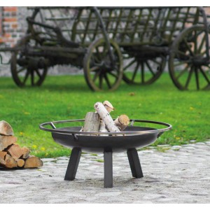 Wilk Feuerschale Porto (Ø 60 cm) mit Holz auf drei Beinen im Garten.