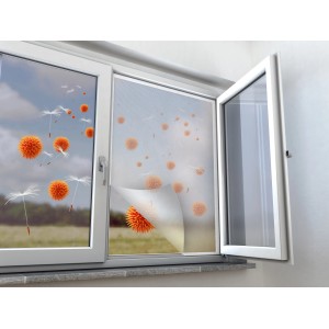 Anthrazitfarbenes Pollenschutznetz am Fenster, schützt vor Pollen und Insekten.