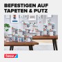 Tesa Klebestreifen und Klebenägel für Tapeten und Putz auf Holztisch. Ideal für empfindliche Untergründe, spurlos ablösbar.