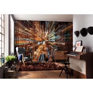 Komar Vlies Fototapete Fusion mit abstraktem Stadt-Motiv im Wohnraum.