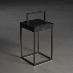 Schwarze Konstsmide LED Solarlaterne Portofino, eine moderne Außen-Dekoleuchte mit Akku.