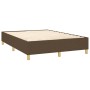 Boxspringbett dunkelbraun 140x200 cm, Stoffbezug. Bettrahmen mit Lattenrost und Füßen.