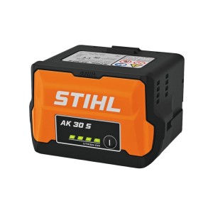 Stihl Akku AK 30 S: Lithium-Ionen Akku in Schwarz-Orange für Elektrowerkzeuge.