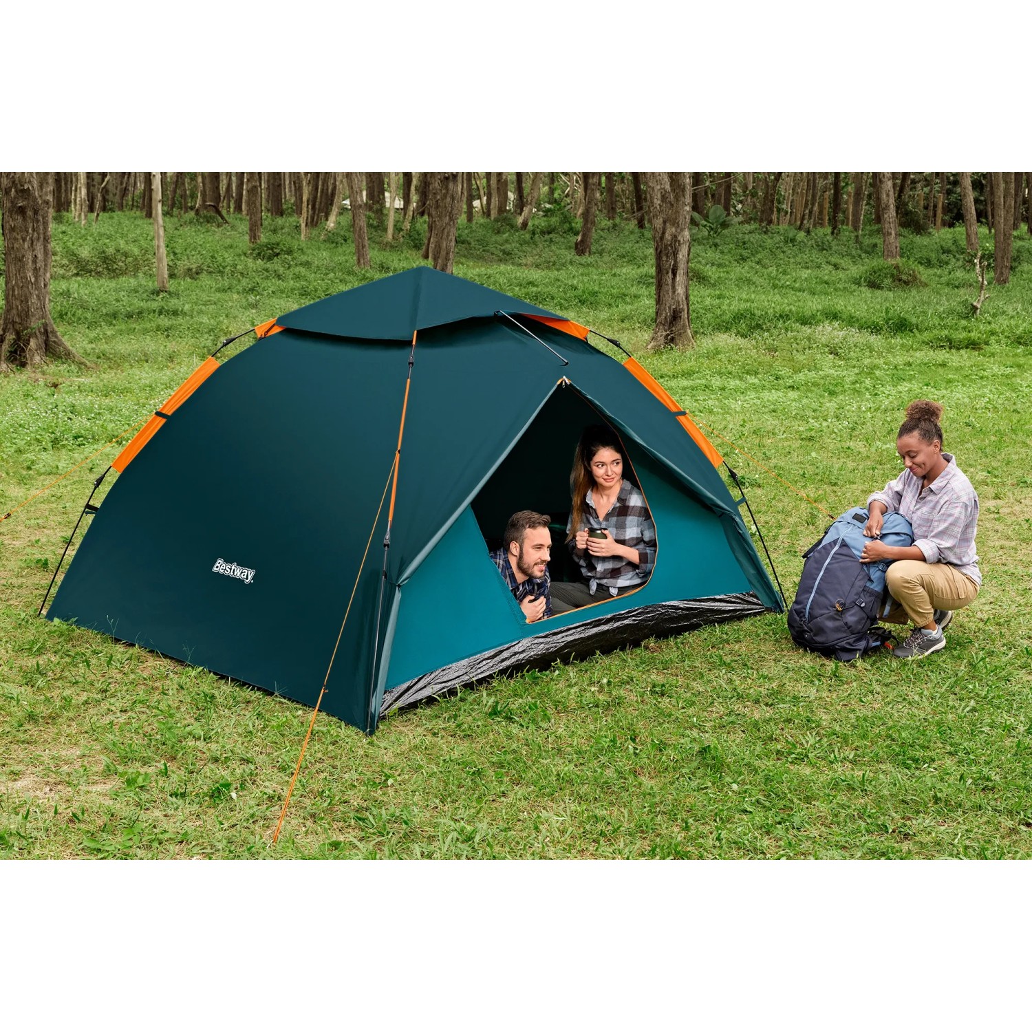 Bestway Zelt für 4 Personen mit Quick Setup System, dunkelgrün, mit Personen vor und im Zelt.