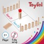 Toyfel Ragnar Kubb Wikingerschach Spielaufbau mit Holzklötzen, Wurfstäben und König auf Spielfeld.