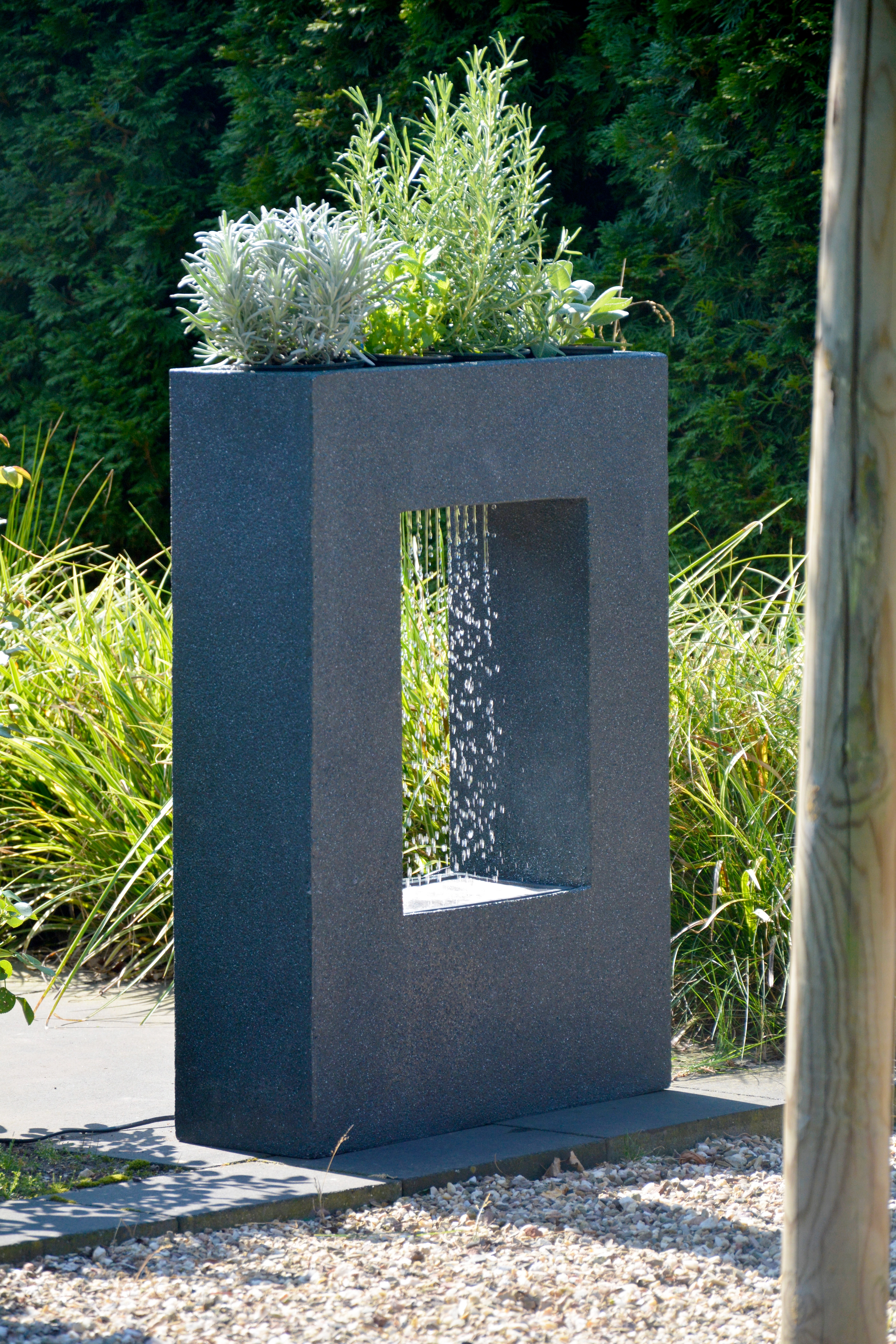 Großer Design-Gartenbrunnen mit Pflanzen-Option 54,5 cm x 19 cm x 76 cm  kaufen bei OBI