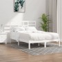 Weißes Massivholzbett 140x190 cm mit Lattenrost und Kopfteil für Schlafzimmer.