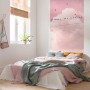 Komar Vlies Fototapete Cloud Wire Panel im Schlafzimmer mit rosa Wolken und Vögeln.