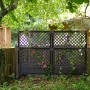 Anthrazitfarbenes KHW Spalier 2er-Set mit Erdspieß im Garten, teilweise mit Blumen bewachsen.