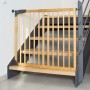 Reer Basic Holz Klemmgitter/Schraubgitter, 730-1045 mm breit, an Treppe montiert.