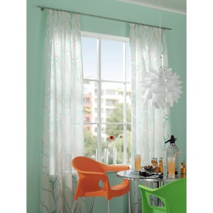 Gardinia Gardinenstange New York, Edelstahl-Optik, 160 cm, mit Vorhang am Fenster.