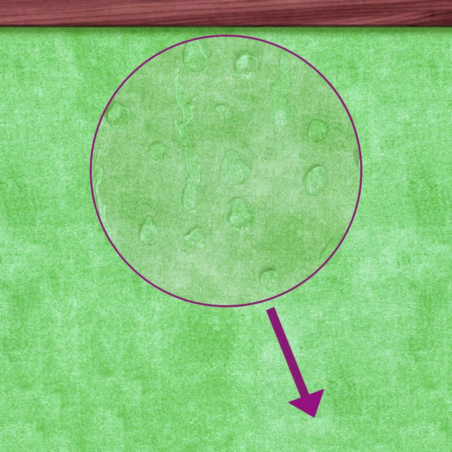 Detailaufnahme: Grünliches, wasserfestes Dach des Kaninchenstalls aus Kiefernholz.