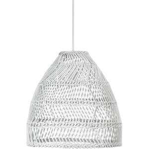 Weiße PR Home Maja Pendelleuchte aus Rattan, handgefertigt im skandinavischen Design.