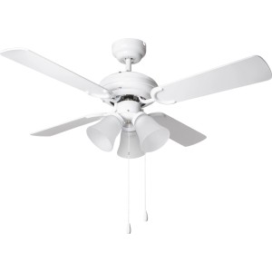 Weißer CMI Deckenventilator (Ø 107 cm) mit drei Leuchten und Zugschaltern.