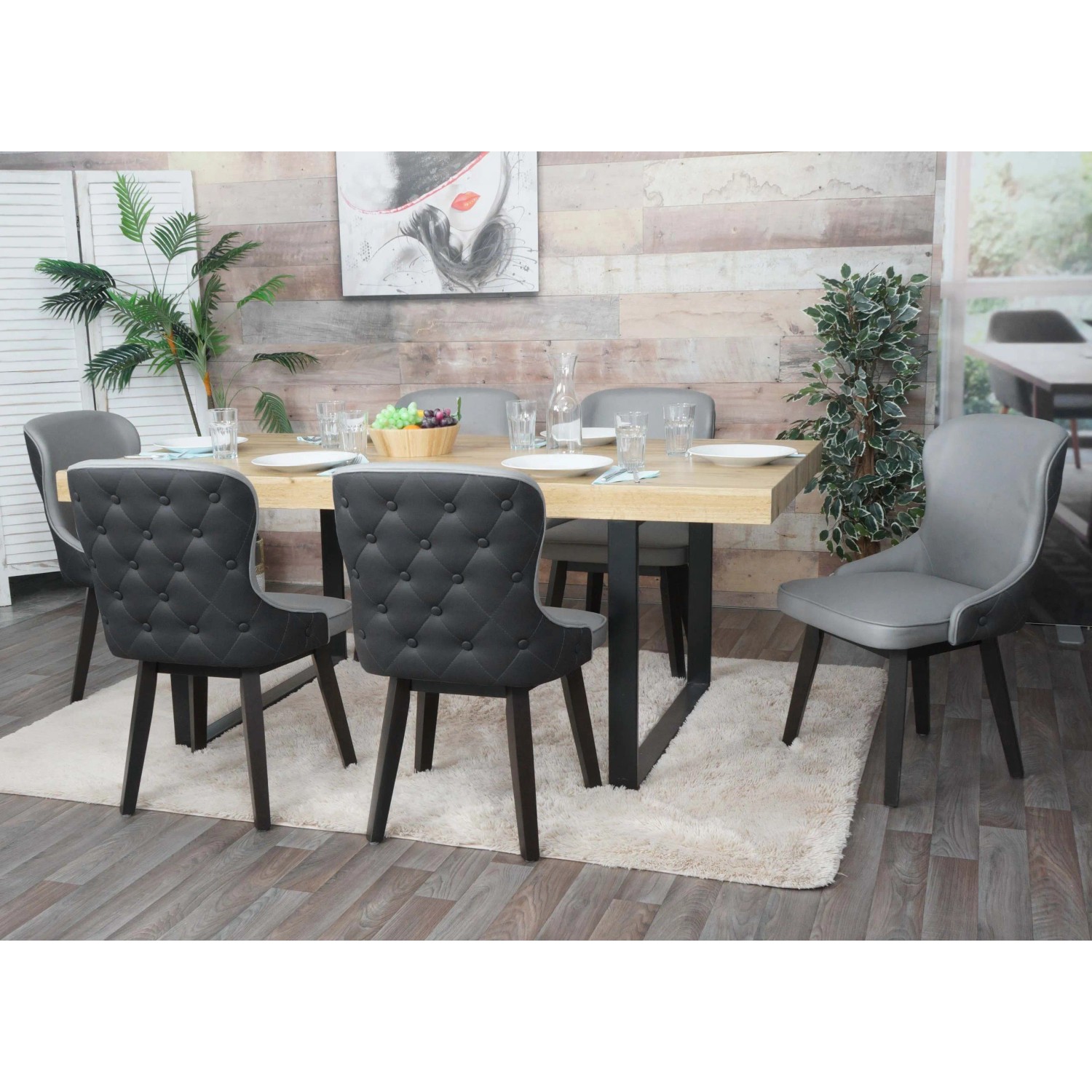6er-Set Polsterstühle: MCW Esszimmerstühle M60 in Dunkelgrau und Hellgrau am Esstisch.