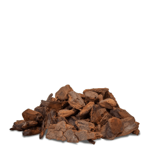 Haufen grober Galamio Pinienrinde (60l) mit rötlich-brauner Farbe.