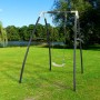 AXI Metall Schaukel für Kinder im Garten. Einzelne Schaukel mit grauem Rahmen und Sitz.