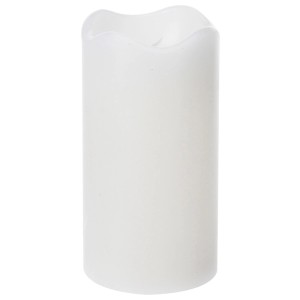 Weiße LED-Kerze (Ø 7 cm x 13 cm) mit wellenförmigem Rand für stimmungsvolle Beleuchtung.