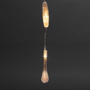 Konstsmide LED Lichtervorhang in Tropfenform mit 400 bernsteinfarbenen Dioden für den Außenbereich.