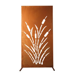 Rostfarbene Ferrum Art Sichtschutzwand mit Schilf-Motiv für den Garten.
