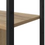 Detailansicht eines Bücherregals: Regalbrett in Artisan-Eiche Holzoptik, verbunden mit schwarzem Metallrahmen.
