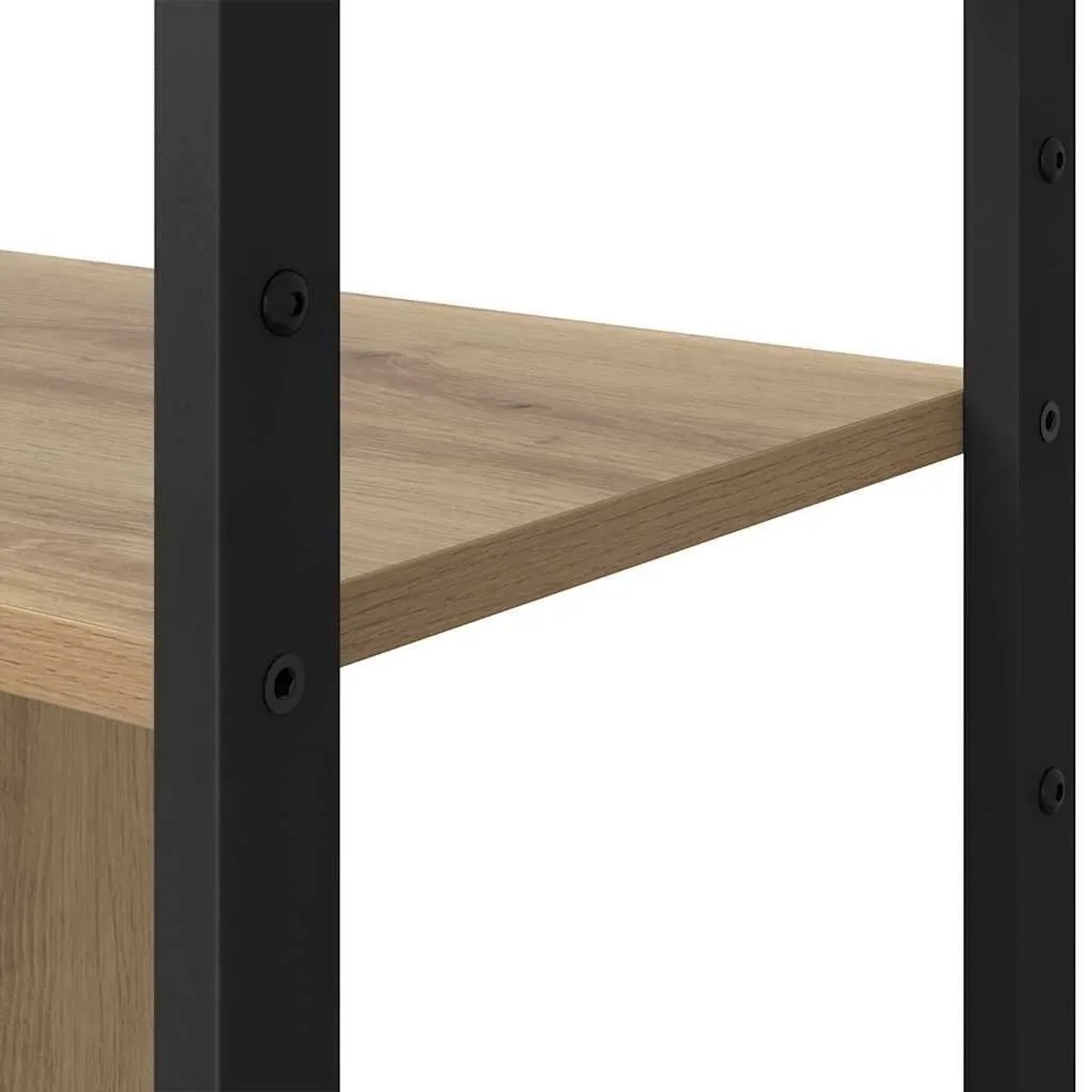 Detailansicht eines Bücherregals: Regalbrett in Artisan-Eiche Holzoptik, verbunden mit schwarzem Metallrahmen.