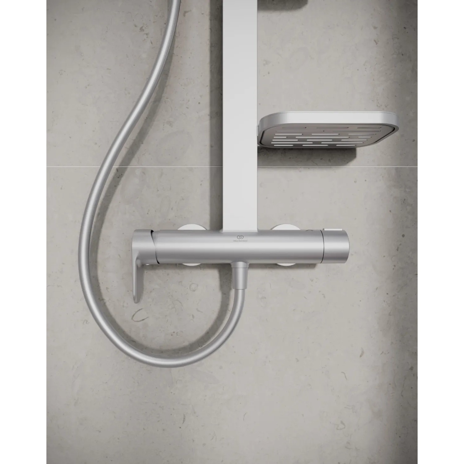 Ideal Standard Duschsystem in Silber mit Kopf- und Handbrause, Einhebelmischer und Brauseschlauch.