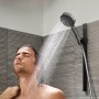 Hansgrohe Pulsify Select S 105 Handbrause Chrom mit 3 Strahlarten im Einsatz.