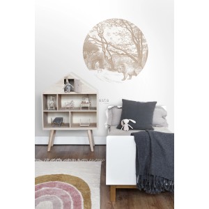 Beige, runde ESTAhome selbstklebende Tapete mit Waldtieren im Kinderzimmer.