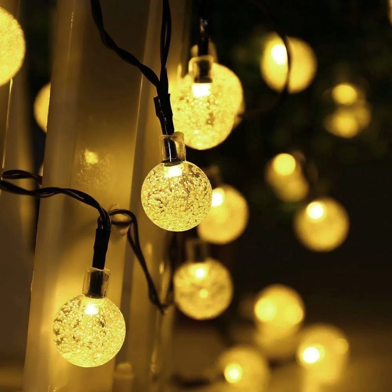 Salcar Solar LED Lichterkette mit 40 warmweißen Kristalllampen, leuchtend im Dunkeln. Perfekt für Außen- & Weihnachtsbeleuchtung.