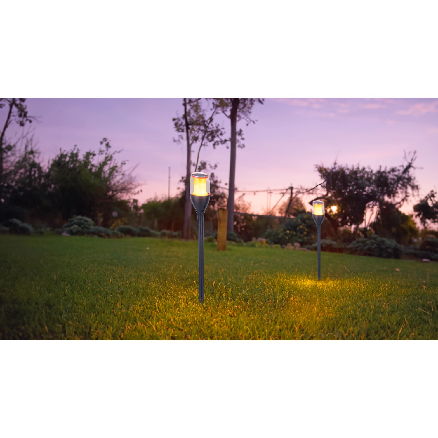 Globo LED-Solarleuchte mit Erdspieß im Garten, Kunststoff schwarz matt, Fackeleffekt.