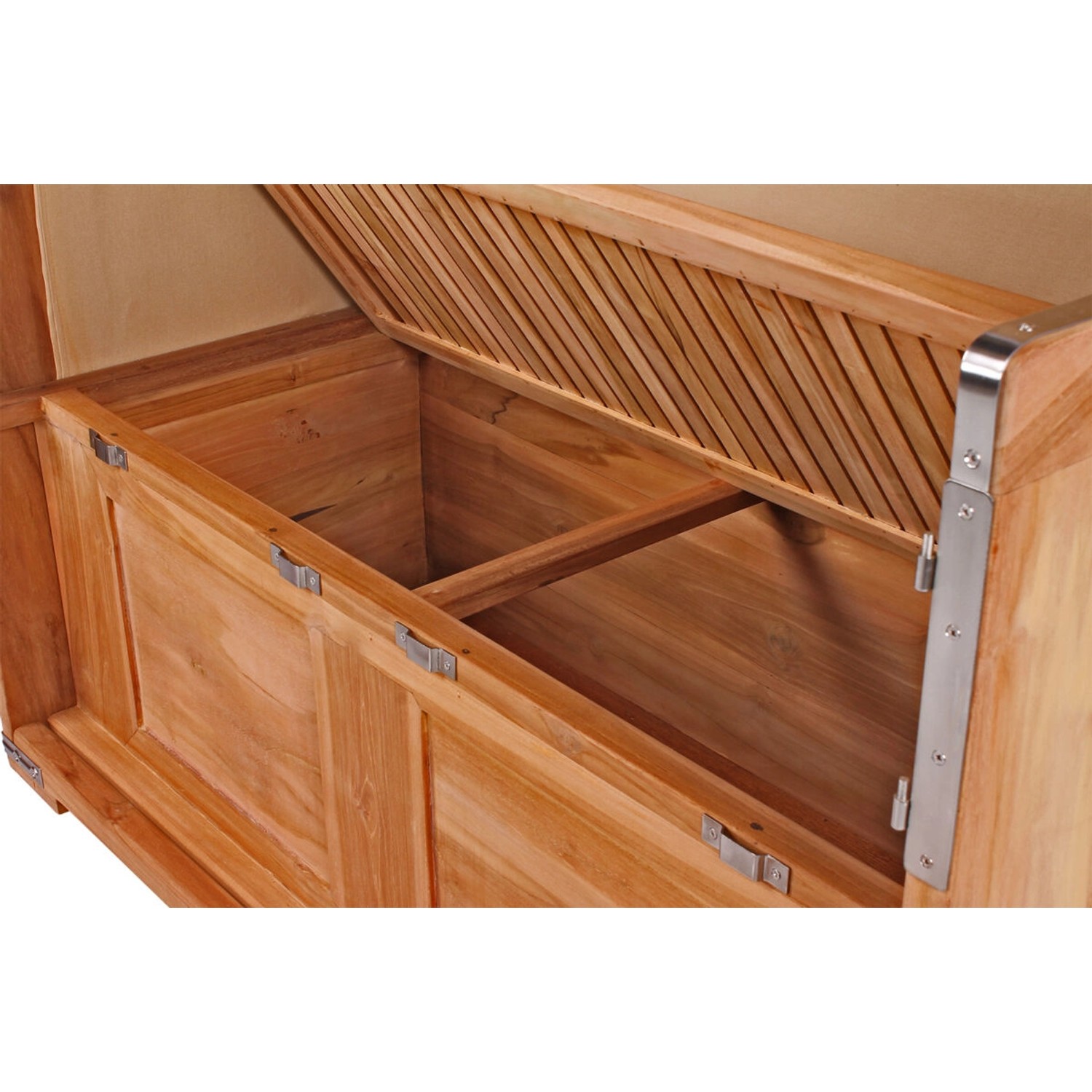 Geöffneter Strandkorb Schaalsee aus Teakholz mit grauem PE-Geflecht, Detailansicht des Innenraums.