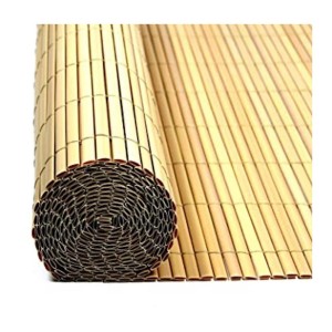 Gerollte, braune PROREGAL Fi-Chi PVC Sichtschutzmatte (2x3m) für Garten, Balkon oder Terrasse.