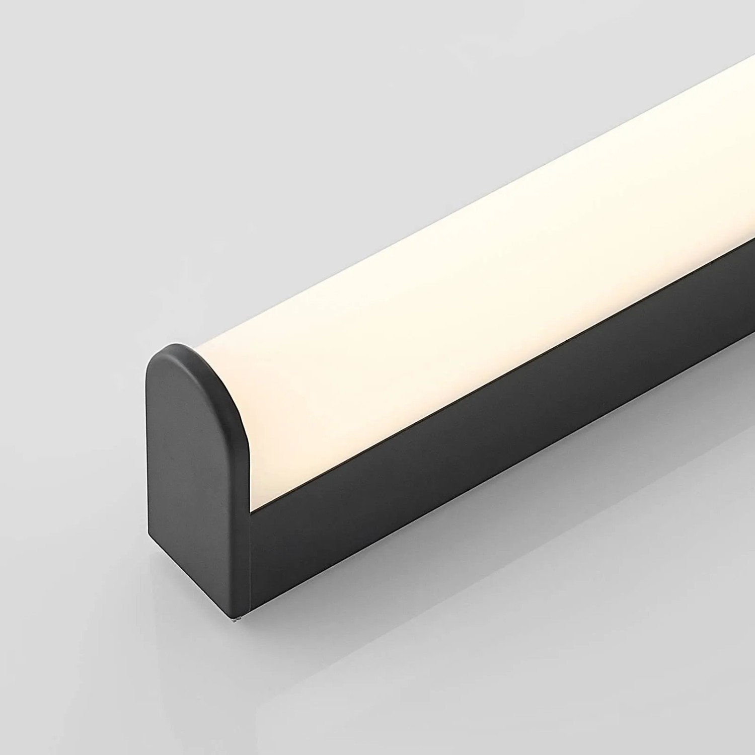 Moderne Lindby LED Bad Wandleuchte Ulisan, schwarz, aus Aluminium, spritzwassergeschützt.