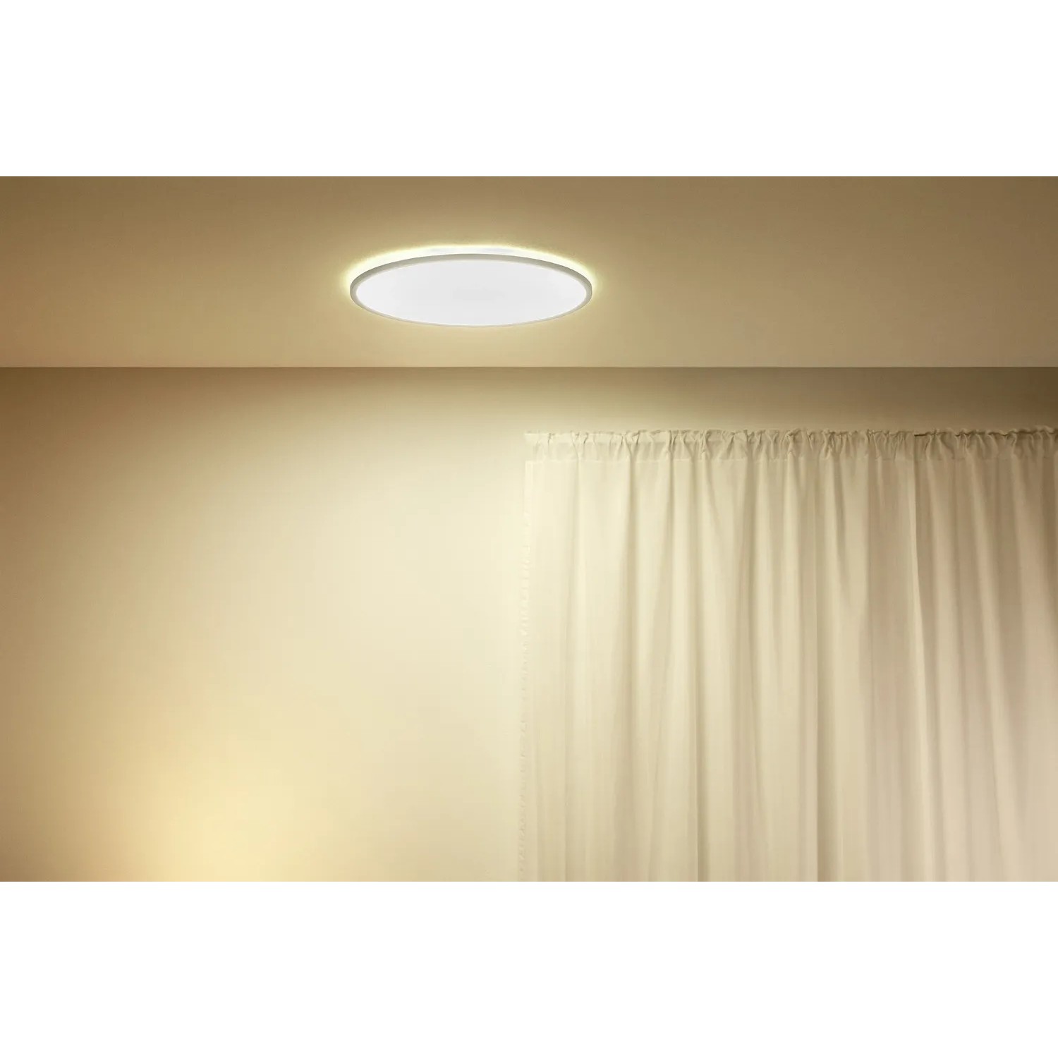 Weiße, runde WiZ LED-Deckenleuchte SuperSlim mit tunable white Funktion, Durchmesser 55cm.
