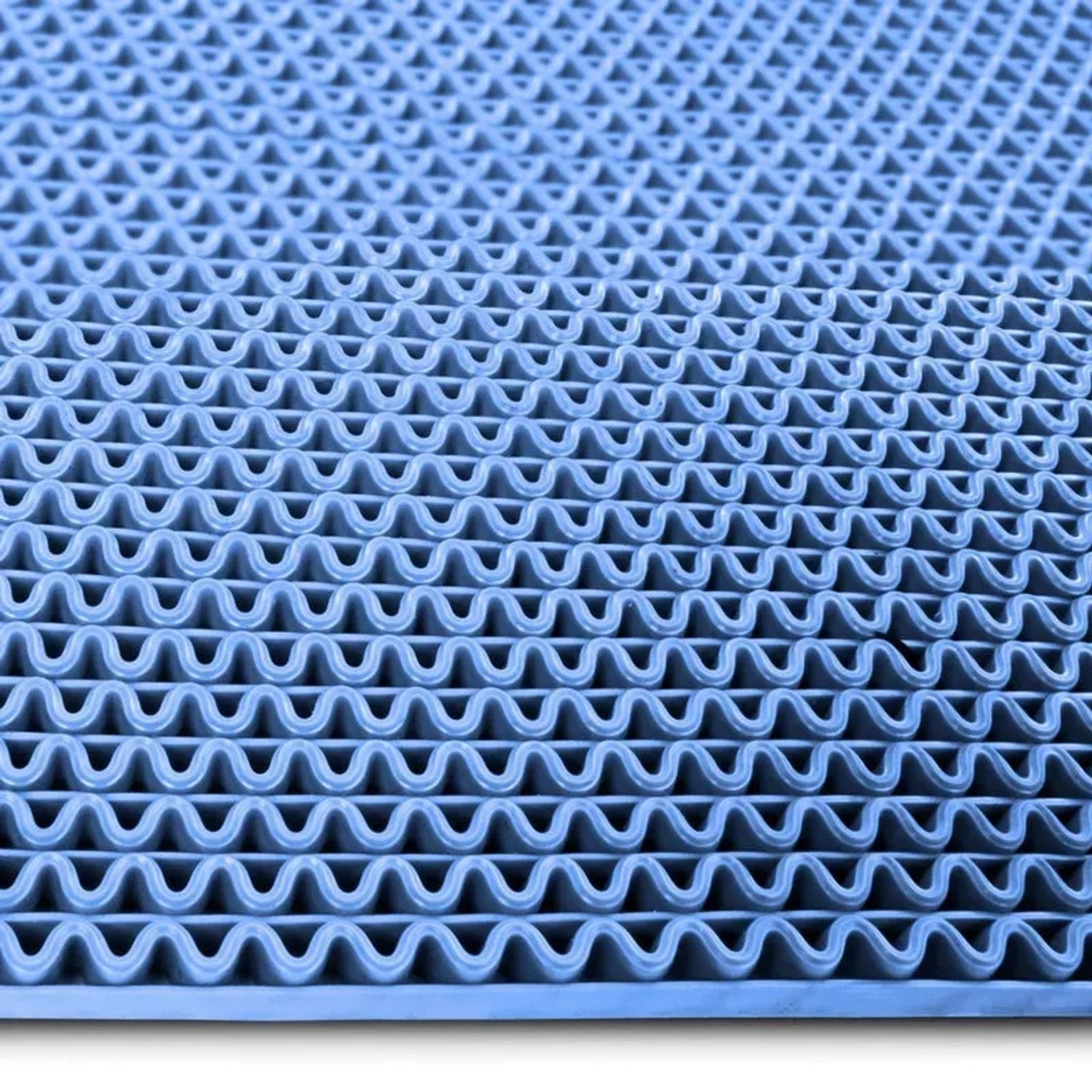 Hellblaue KARAT Hygienematte für Barfußzonen mit Wellenstruktur, UV-beständig, 120x350 cm.