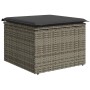 Grauer vidaXL Gartenmöbel-Fußhocker aus Rattan mit dunklem Kissen.