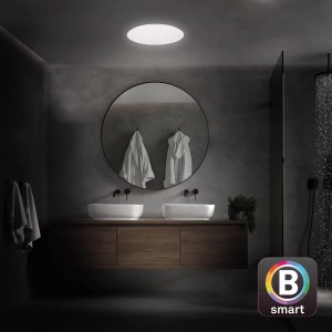 Moderne, dimmbare Brilo LED-Deckenleuchte Barny S in Weiß mit Sternendekor im Badezimmer.