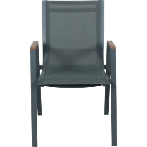 Stapelbarer Gartenstuhl Yokum mit Textilbespannung und Aluminiumgestell, anthrazit mit Holzarmlehnen.
