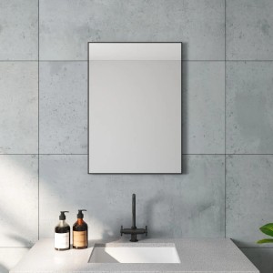 Rechteckiger Aquabatos Badspiegel 50x70 cm mit schwarzem Alu-Rahmen zur Wandmontage.