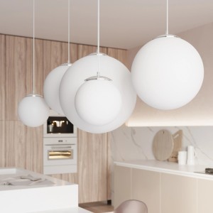 Moderne Sollux Lighting Hängeleuchte Ugo 30 in Weiß/Chrom mit runden Glasschirmen.