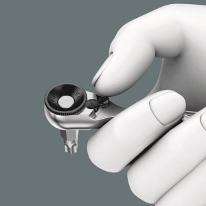 Wera Tool-Check Zyklop Mini Bit-Ratsche in Hand, Detailaufnahme.