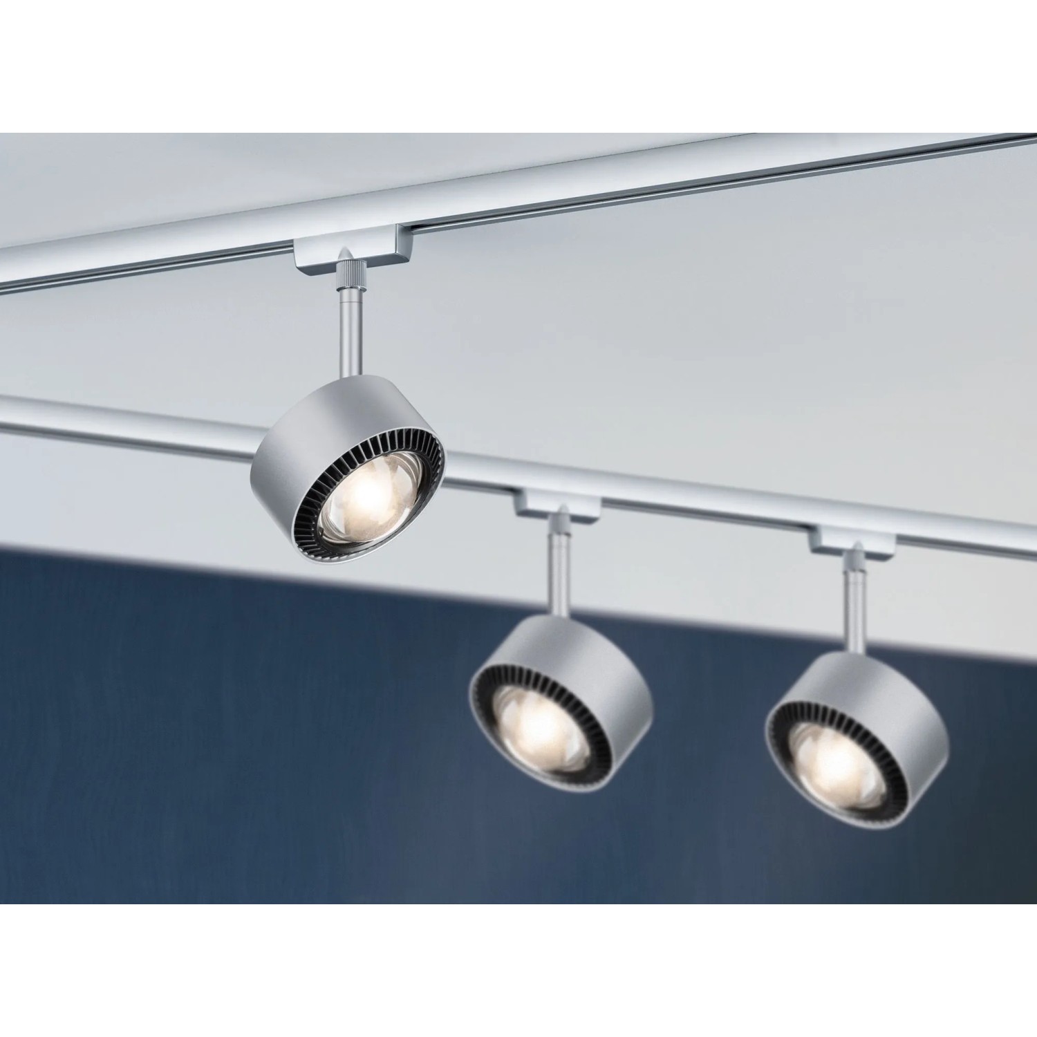 Paulmann URail LED Spot Aldan, dimmbar, schwarz/chrom matt, montiert an einem Schienensystem.