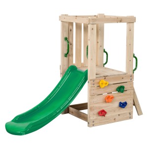 Swing King Spielturm Mari aus Holz mit grüner Rutsche und Kletterwand mit bunten Steinen.