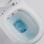 Glasdeals Dusch-WC Taharet mit Softclose-Sitz und Armatur in Weiß mit laufendem Wasser.