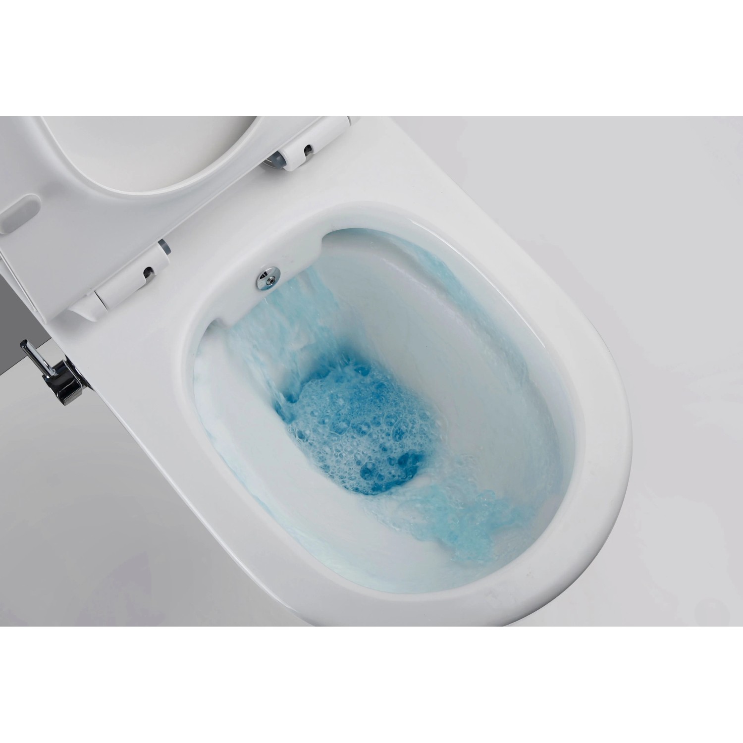 Glasdeals Dusch-WC Taharet mit Softclose-Sitz und Armatur in Weiß mit laufendem Wasser.
