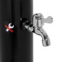 Detailaufnahme: Schwarze ML-Design Solardusche mit verchromtem Wasserhahn und Fußdusche.